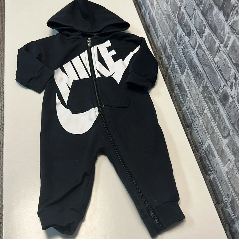 Nike‎ romper